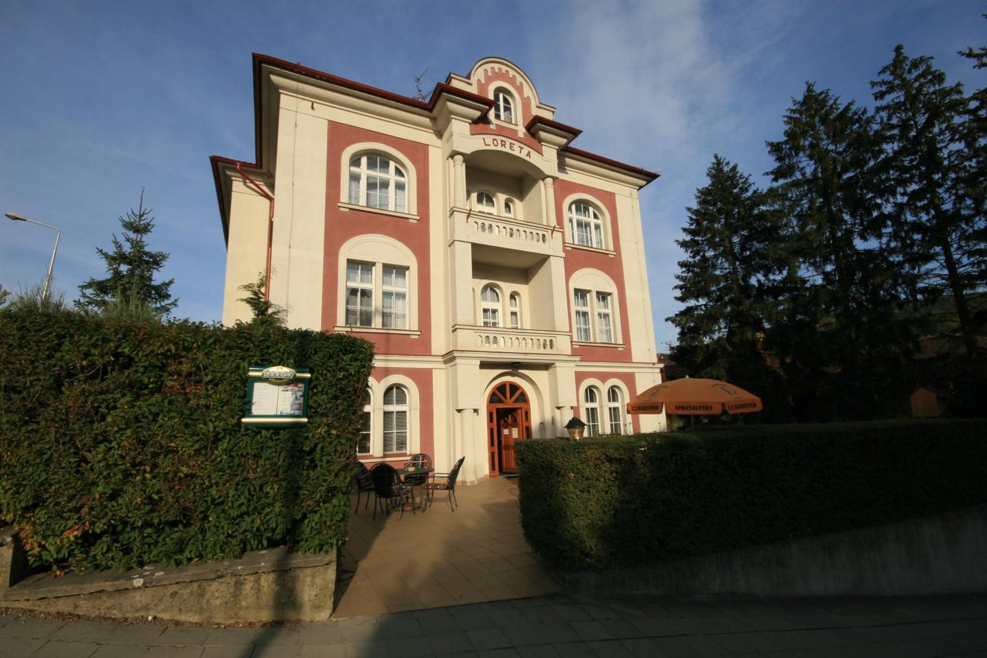 Hotel Penzion Loreta Luhačovice Exterior foto